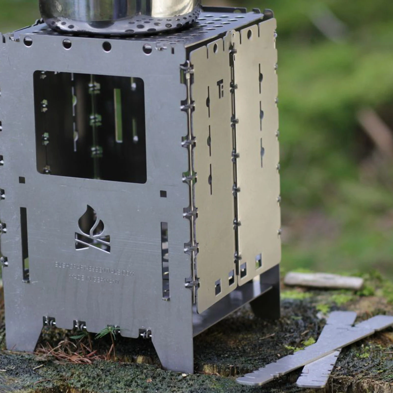 Bushcraft Essentials Bushbox XL Titanium - HOBO Kocher 11 Bushcraft Essentials Bushbox XL Titanium - HOBO Kocher – Bild 11